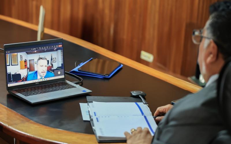 Embajador Bradley reconoce trabajo del MAGA en el impulso al aguacate Hass