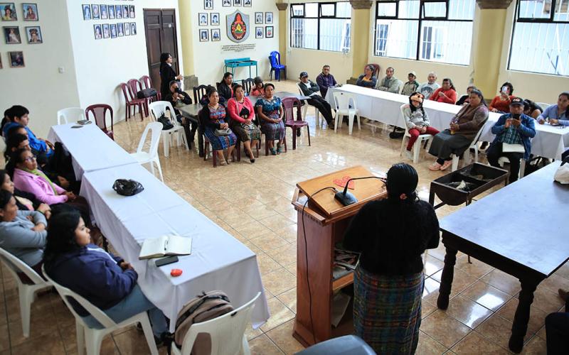 Intercambian experiencias sobre huertos comunitarios