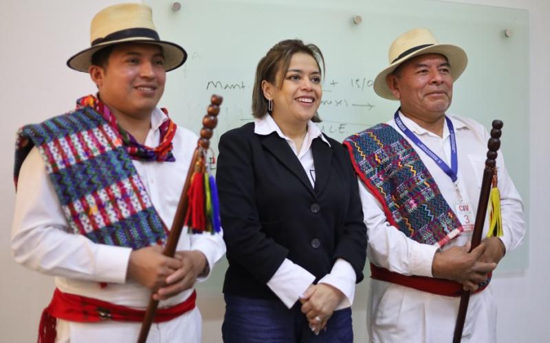 Líderes comunitarios de Rabinal y Cubulco sostienen diálogo con autoridades del CIV