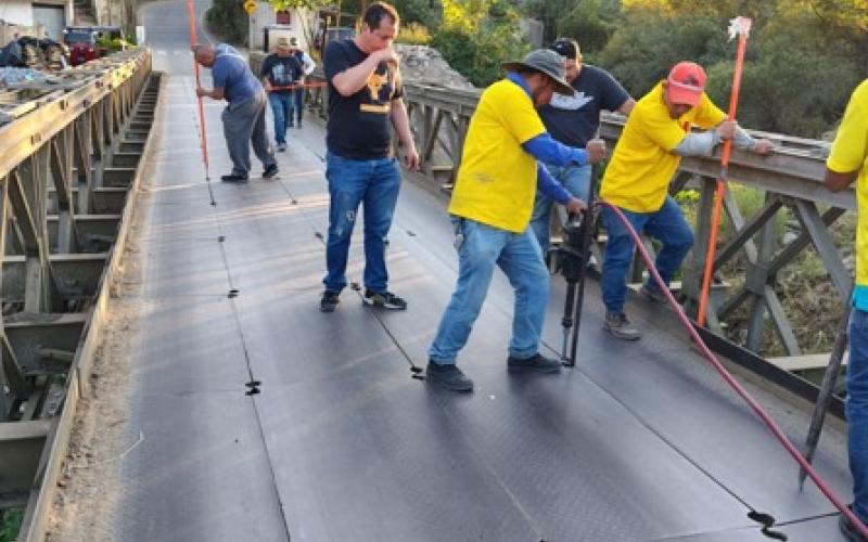 Realizan mantenimiento en puente sobre el río Helado, San Idelfonso Ixtahuacán, Huehuetenango