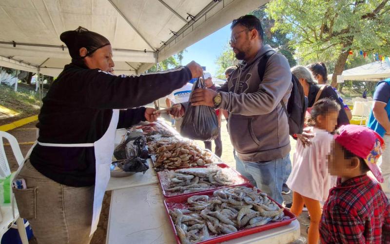 ¡Mariscos frescos! Celebran Feria para el Fomento de la Pesca y Acuicultura 