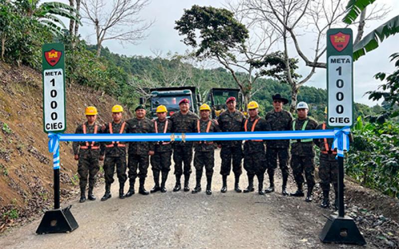Ejército de Guatemala rehabilitó 1,000 kilómetros de la red vial terciaria durante el 2024.