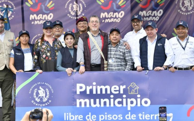 Mano a Mano: presentan comunidad modelo y primer municipio libre de pisos de tierra en Guatemala