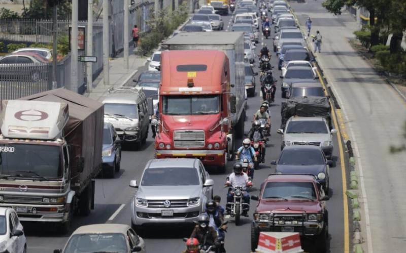 Se establecen horarios de circulación para el transporte de carga pesada en Navidad y Año Nuevo