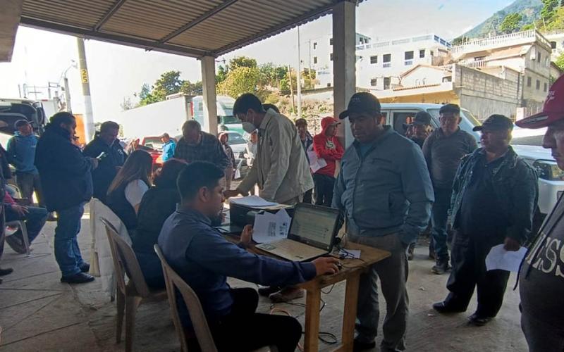 Continúan las entregas del Bono Campesino en Quetzaltenango