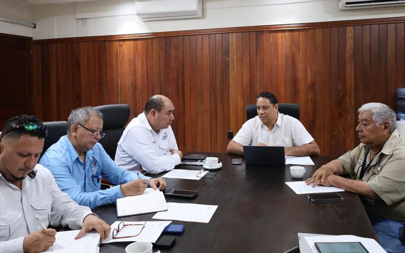 Delegación del Viceministerio de Agricultura de Belice visita Petén para coordinar acciones por Gusano Barrenador del Ganado