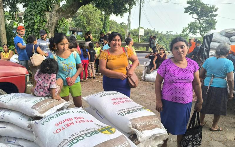 Familias agricultoras de Quetzaltenango reciben Bono Campesino