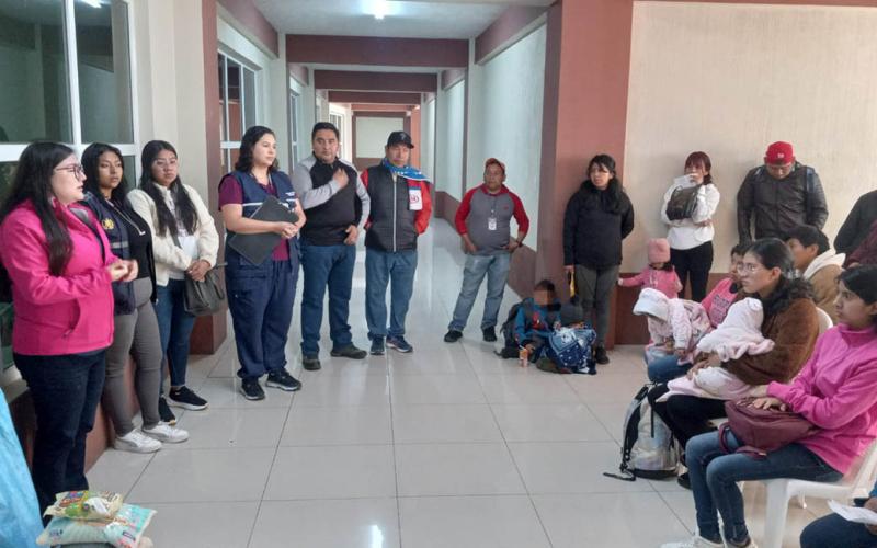 Familias con niños en desnutrición aguda reciben alimentos