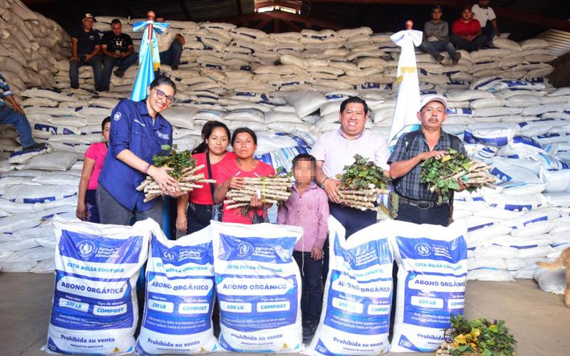 Familias de Chiquimula Jocotán reciben Bono Campesino