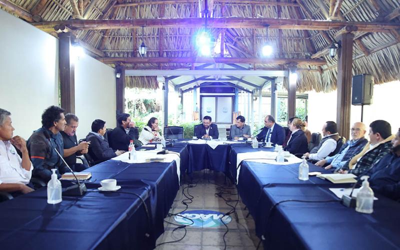 Guatemala y Argentina comparten experiencias para fortalecer industria láctea