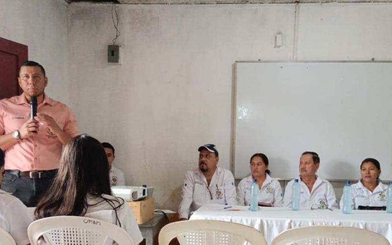 Ofrecen charla relativa al Gusano Barrenador en San Francisco, Petén