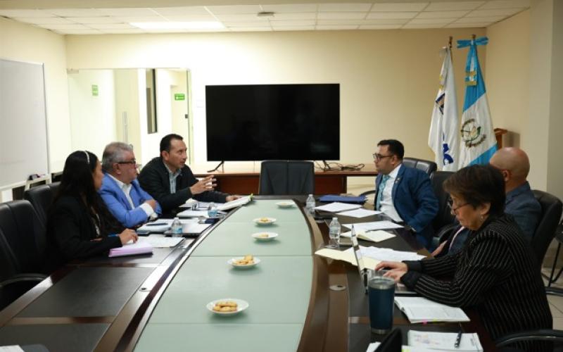 Viceministro de Transportes y directora de la DGT reciben a representantes de transportistas de carga