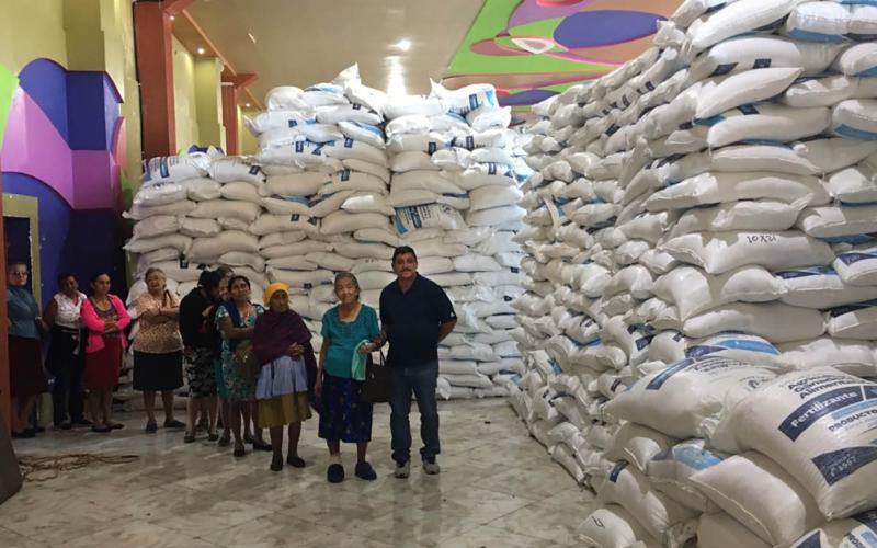 Agricultores de Nueva Santa Rosa reciben Bono Campesino