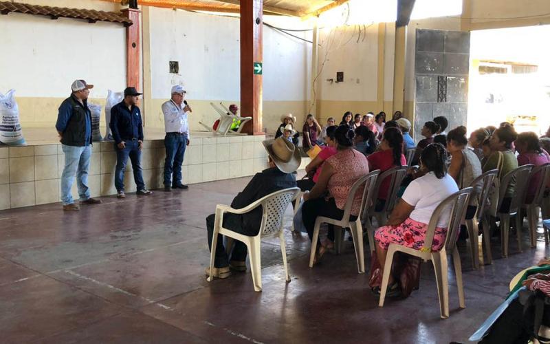 Agricultores de municipios de Zacapa reciben el Bono Campesino