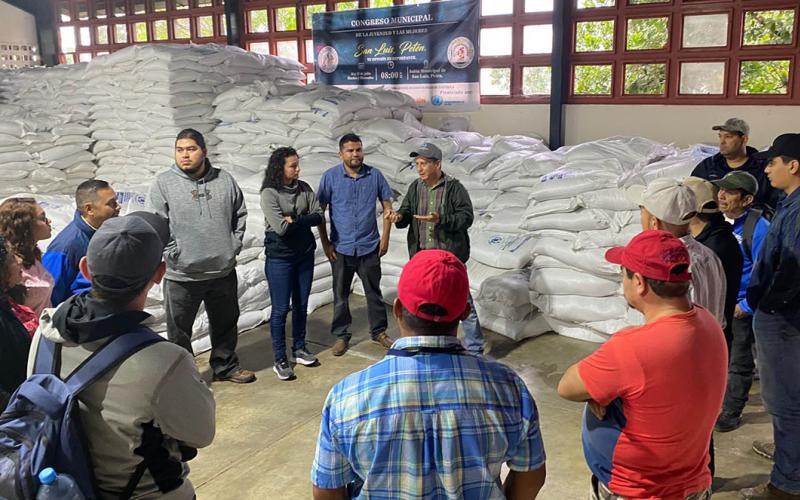 Bono Campesino llega a familias de San Luis, Petén