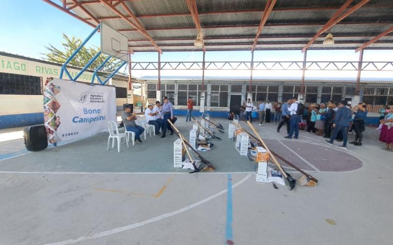 Agricultores de Sansare reciben Bono Campesino