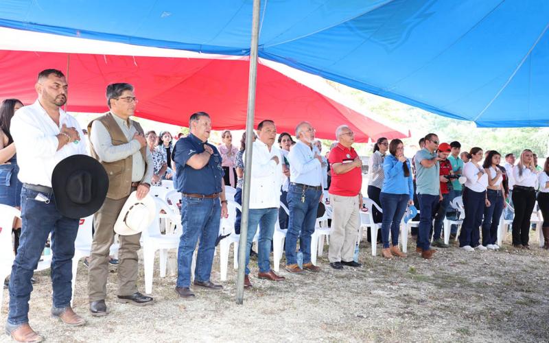 Brindan capacitación por Gusano Barrenador del Ganado en la Feria Ganadera 2025