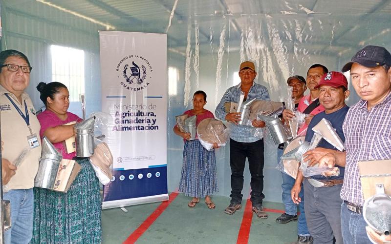 Fortaleciendo la producción apícola con insumos para protección personal