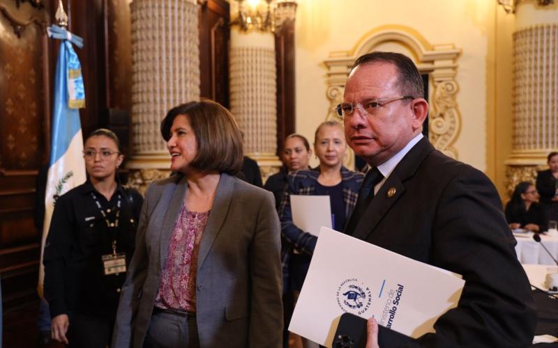 Foto Vicepresidenta Karin Herrera y  Ministro Abelardo Pinto