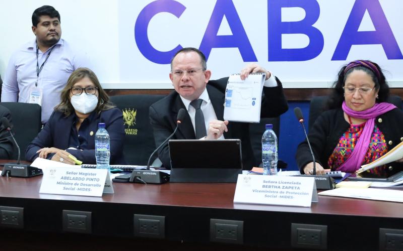 Foto ministro y viceministras del Mides