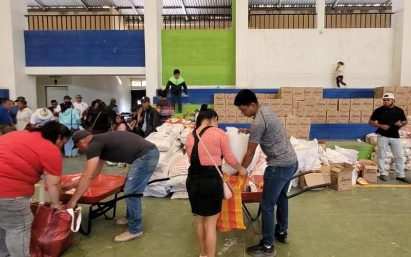 Inicia entrega de alimentos a dos mil familias en Santa Cruz el Chol