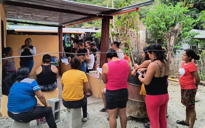 Mujeres integrantes de CADER fortalecen conocimientos en economía rural