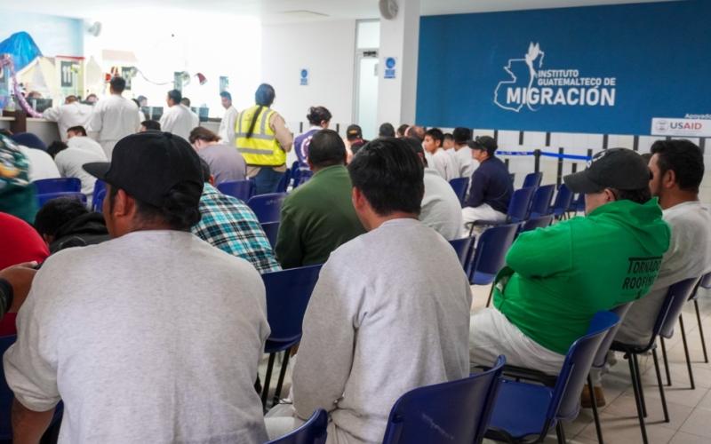 Migración atiende a primeras personas migrantes retornadas de 2025