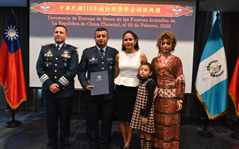 Entrega de becas de las Fuerzas Armadas de la República de China (Taiwán) 2025.