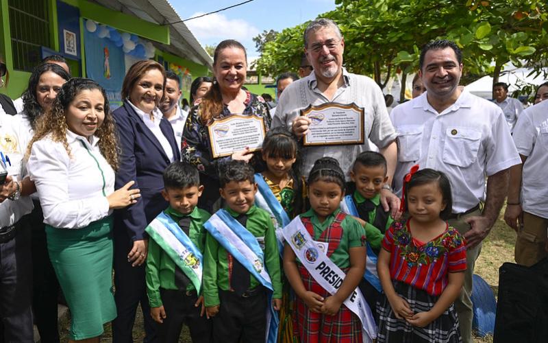 Presidente Bernardo Arévalo y MINEDUC inauguran Ciclo Escolar 2025 en San Benito, Petén.