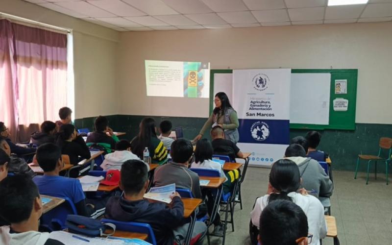 Brindan charla relativa a protección animal a estudiantes de la EFA de San Marcos