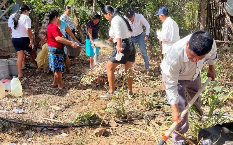 Brindan asistencia técnica para la mejora de cultivos y producción de abonos orgánicos