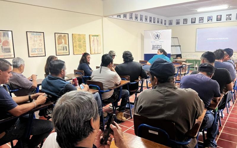 Capacitan a Personal del Hospital de Enfermedades Respiratorias acerca de Protección Animal