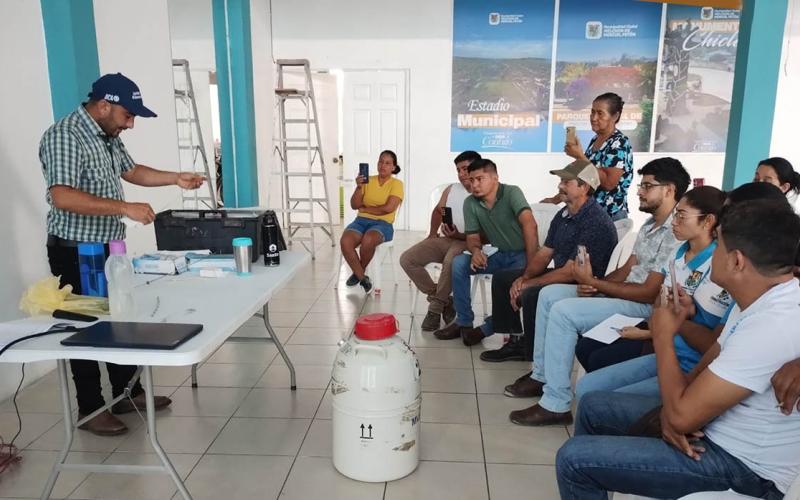 Capacitan a productores en inseminación artificial y mejoramiento genético bovino 