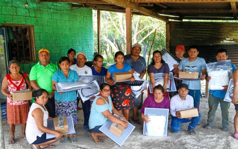 Con entrega de equipos fortalecen sector apícola en Petén
