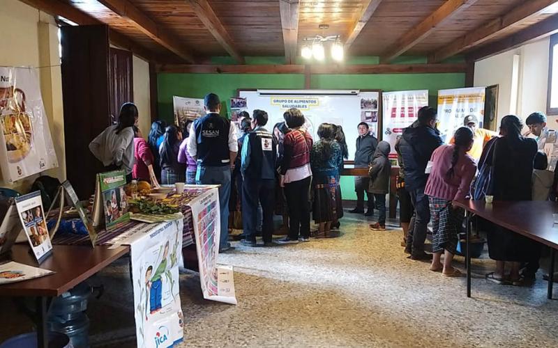 Feria resalta importancia de la agricultura familiar para combatir la desnutrición