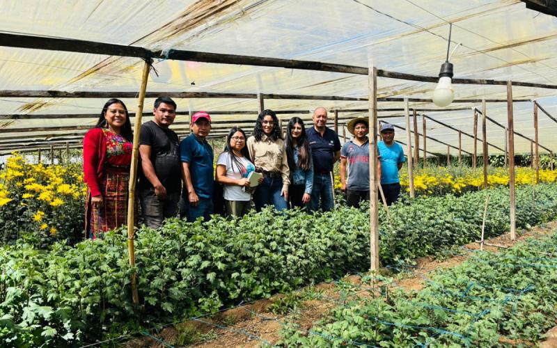 Floricultores reciben capacitación de fortalecimiento organizacional