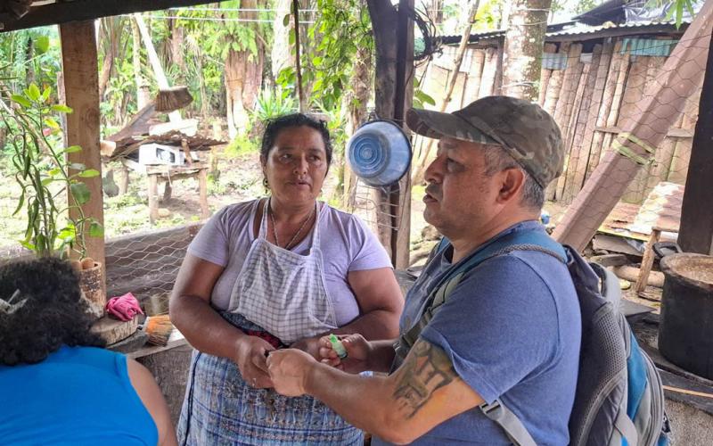 Fortalecen la sanidad avícola en Poptún