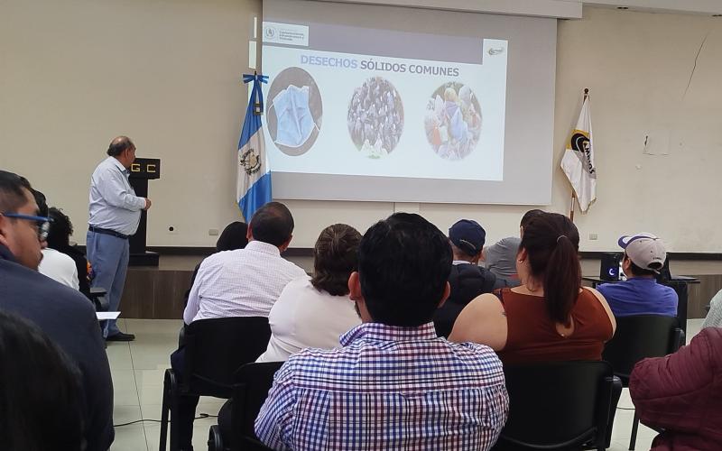 Los colaboradores aprendieron cómo separar los desechos