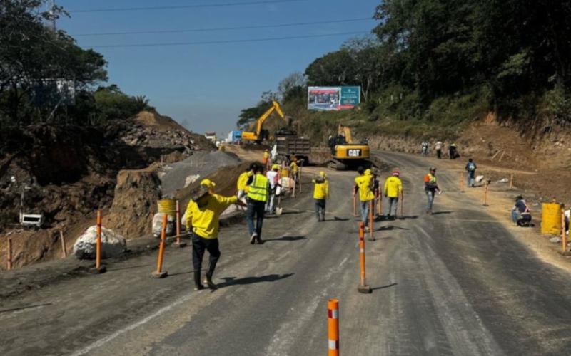 Realizamos trabajos en el Km. 44 de la Autopista Palín, Escuintla