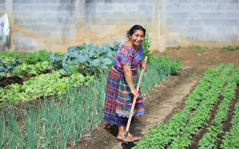 Los huertos comunitarios fortalecen a las familias rurales