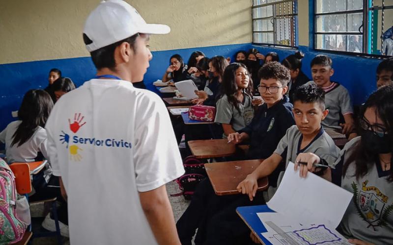 Cada año el Servicio Cívico Social se fortalece con la participación de los jóvenes de 18 a 24 años.