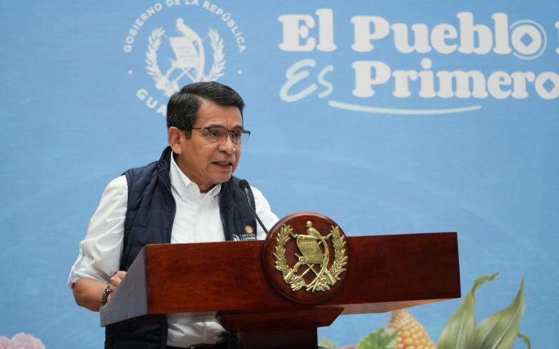 Ministro de Comunicaciones, Miguel Ángel Díaz