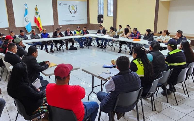 DGT trabaja para fortalecer el transporte público extraurbano en Jalapa
