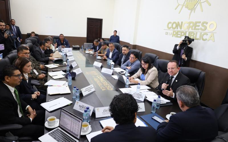 MINISTRO ABELARDO PINTO REFUERZA LA TRANSPARENCIA ASISTIENDO A CITACIONES