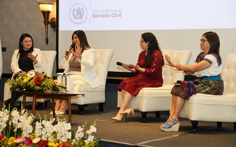 En el encuentro se desarrollaron tres conversatorios.