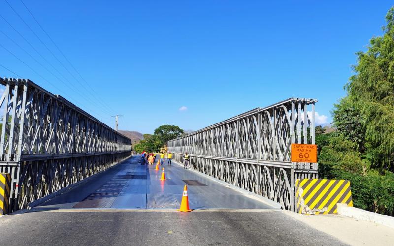 La zona Vial 8 realizó el cambio de 8 planchas del puente Santiago 