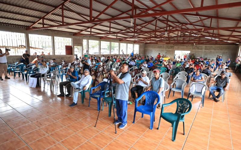 Escuchan necesidades de agricultores de Suchitepéquez