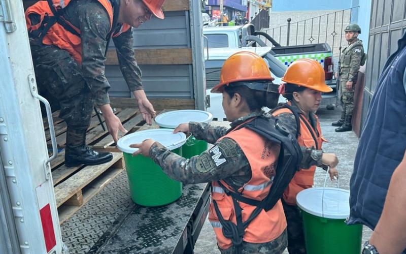 Ejército de Guatemala apoya las acciones ante el incremento de la actividad del volcán de Fuego.