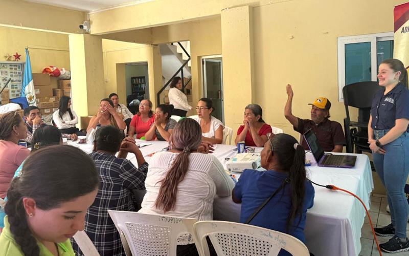 Capacitan a lideresas de Esquipulas en agricultura familiar y nutrición