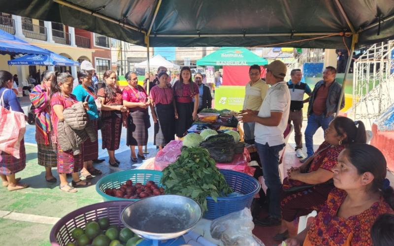 Feria del Agricultor ayuda a la economía de pobladores de Huehuetenango, Izabal y Petén